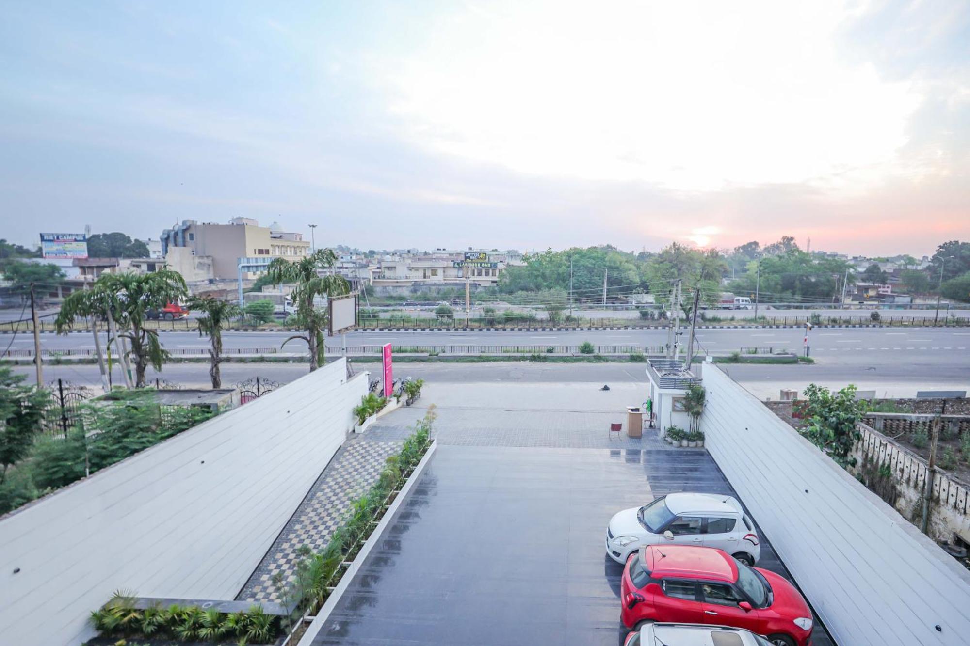 Regenta Place Phagwara By Royal Orchid Hotels Limited Phagwāra Exterior foto
